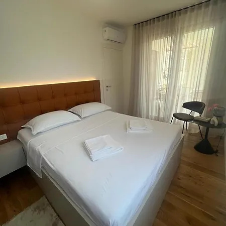 Marais Apartman *